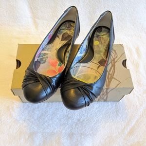 b.o.c by Born Parisian Flats size 8 black